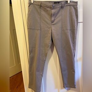 Lee Tapered Leg Fit Woman’s Size 18 Gray Flat front pockets Midrise Pants